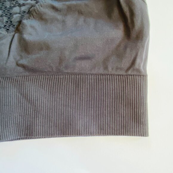 Betsey Johnson Black Sports Activewear Bra w/Eyelets size M Excellent Condition - Picture 4 of 9